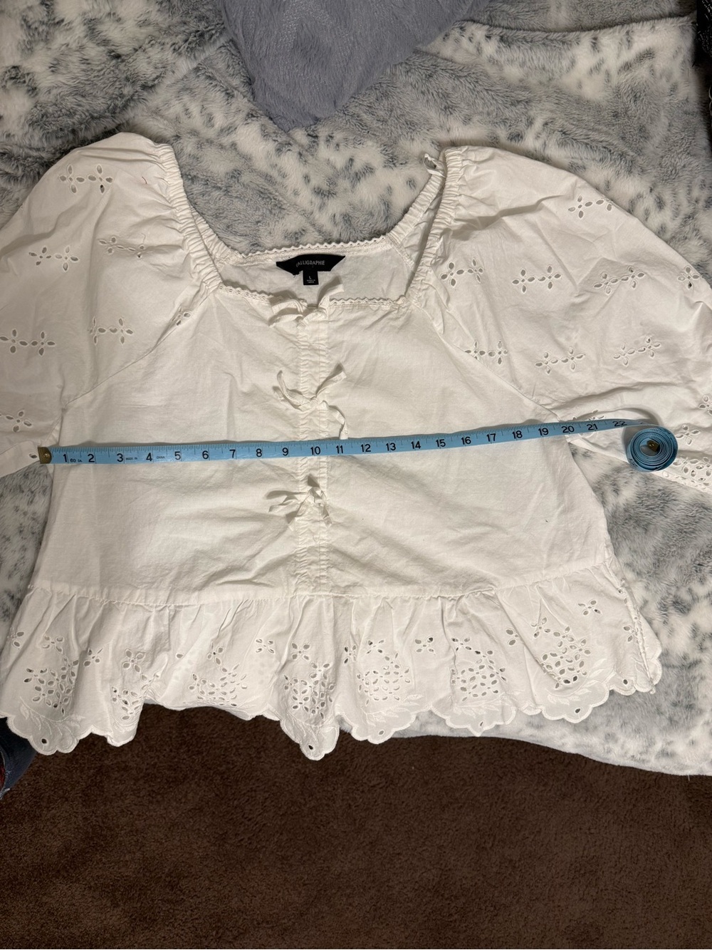 Chic White Eyelet Lace Blouse - Picture 6 of 7